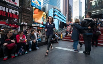 Es conocida por ser la primera mujer que acabó un maratón con dorsal, en Boston en 1967, a pesar de que lo prohibía el reglamento. A sus 70 años, en el 50 aniversario de su gesta, participó con fines benéficos en el de Nueva York, donde ganó en 1974.