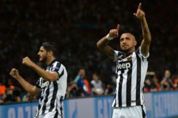 La celebración de Vidal tras el empate que anotó Morata.