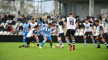 Una jugada del partido de ida entre el Real Unión y el Deportivo.