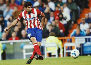 En su primer partido verdaderamente importante, el Real Madrid cae ante el Atlético de Madrid en el Bernabéu en un encuentro en el que los rojiblancos maniatan a los blancos y deciden con un gol de Diego Costa a los diez minutos de haber empezado el partido. De esa manera, los rojiblancos tumbaban una maldición que duraba desde 1999, y que era ganar al Madrid en su casa y en Liga. En Copa ya lo habían hecho ese mismo año y en la final… 