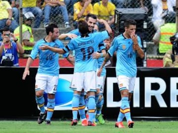 Partido Ecuador - España. 0-1 Negredo celebra el primer gol con sus compañeros.