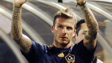 La vuelta del astro inglés David Beckham a la competición de la Liga Profesional de Fútbol (MLS) no ha tenido su mejor comienzo, en cuanto a imagen, después de ver como era "abucheado" durante el partido que su equipo, el Galaxy de Los Ángeles, disputó en el Estadio de los Gigantes.