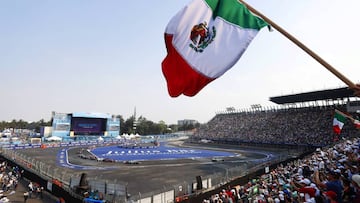 Mitch Evans liderando con el Jaguar el ePrix de M&eacute;xico