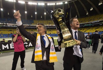 Ricardo Peláez celebrando el título de Liga de Campeones de la Concacaf con el América.