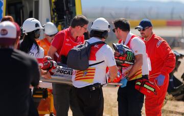 Jorge Lorenzo perdi車 el control de su moto en la primera curva del Gran Premio Premio de Arag車n y abandon車 la carrera tras una aparatosa ca赤da.