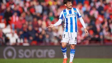 ALMERIA, SPAIN - JANUARY 08: David Silva of Real Sociedad reacts during the LaLiga Santander match between UD Almeria and Real Sociedad at Juegos Mediterraneos on January 08, 2023 in Almeria, Spain. (Photo by Silvestre Szpylma/Quality Sport Images/Getty Images)