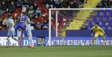 1-1. Diop marca el gol del empate.