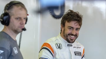 Alonso podría dejar McLaren y cambiar de equipo este año