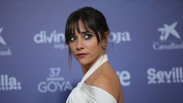 La actriz Mariam Hernández posa en la alfombra azul.