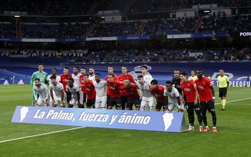 Real madrid y Mallorca posan juntos en apoyo a los afectados por el volcán en la isla de La Palma.