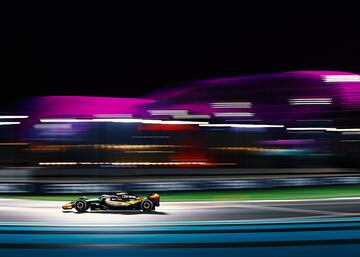 Óscar Piastri durante la carrera del Gran Premio de Abu Dhabi de Fórmula 1 disputada en el Circuito de Yas Marina.