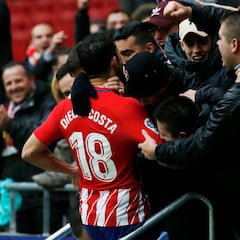 La celebración de Costa con la grada que le costó la expulsión