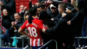 Soccer Football - La Liga Santander - Atletico Madrid vs Getafe - Wanda Metropolitano, Madrid, Spain - January 6, 2018 Atletico Madrid's Diego Costa celebrates scoring their second goal with fans before being sent off REUTERS/Javier Barbanch