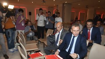 áJosé María del Nido Benavente junto a su hijo Miguel Ángel.