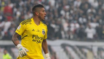 Futbol, Colo Colo vs Universidad Catolica.
Fecha 26 del campeonato Nacional 2022.
El arquero de Colo Colo Brayan Cortes es fotografiado durante el partido de primera division contra Universidad Catolica disputado en el estadio Monumental de Santiago, Chile.
03/10/2022
Dragomir Yankovic/Photosport
Football, Colo Colo vs Universidad Catolica.
26th turn, 2022 National Championship.
Colo Colo's goalkeeper Brayan Cortes is pictured during the first division match against Universidad Catolica held at the Monuemtal stadium in Santiago, Chile.
03/10/2022
Dragomir Yankovic/Photosport