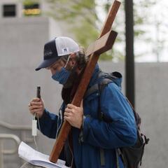 The United States records highest coronavirus deaths in a single day