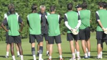 <b>SUDARON POCO. </b>A 48 horas del partido, el míster racinguista levantó el pie del acelerador. Sus jugadores escucharon más que corrieron.