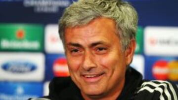 Mourinho ironiza: "Igual juego mañana con Torres, Etoo y Ba"