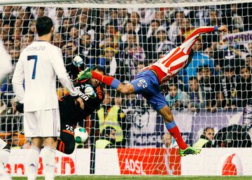 En el minuto 98 llegó un gol que ya es historia del conjunto rojiblanco. El defensor del Atlético de Madrid nacido en Paranavaí, Joao Miranda de Souza Filho, remató un córner y puso por delante a los colchoneros.