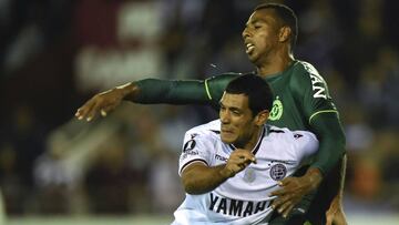 Argentina&#039;s Lanus forward Jose Sand (L) vies for the ball with Brazil&#039;s Chapecoense defender Luiz Otavio during their Copa Libertadores football match at the Lanus stadium in Lanus, Buenos Aires, on May 17, 2017.
 Otavio should have been suspended for the game due to a red card receivied earlier in the tournament, and while Chapecoense has claimed they were not told about the ban, Lanus has filed an official complaint and could be awarded the points despite having lost 2-1. / AFP PHOTO / Eitan ABRAMOVICH