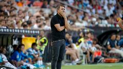 GRAFCVA8407. VALENCIA, 17/09/2022.- El entrenador del Celta de Vigo, Eduardo Coudet, reacciona durante el partido de la sexta jornada de La Liga que disputan este sábado en el estadio de Mestalla contra el Valencia. EFE/Manuel Bruque
