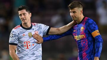 Soon-to-be teammates Robert Lewandowski and Gerard Piqué during a Champions League game.