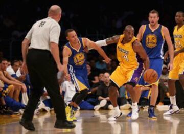Kobe Bryant de Los Angeles Lakers y Stephen Curry de los Golden State Warriors