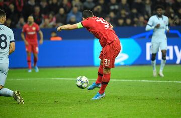 Volland anotó el 2-0.