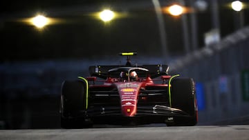 SINGAPORE, SINGAPORE - SEPTEMBER 30: Carlos Sainz of Spain driving (55) the Ferrari F1-75 on track during practice ahead of the F1 Grand Prix of Singapore at Marina Bay Street Circuit on September 30, 2022 in Singapore, Singapore. (Photo by Clive Mason/Getty Images)