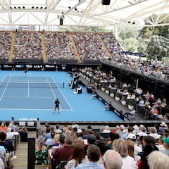 Gradas llenas, sin mascarilla... el tenis vuelve a la normalidad en Australia