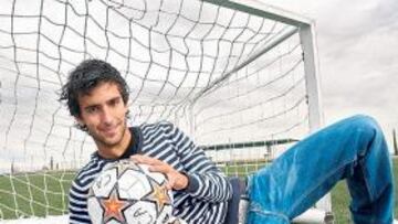 <b>ARTILLERO . </b>Alberto Bueno es el pichichi del grupo y el goleador del Castilla.