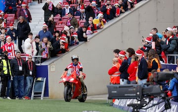 Jorge Martín entró al césped del Metropolitano subido en una Ducati. Escudería con la que consiguió su título en este 2024.
