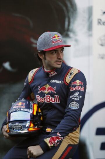 GRA011. MONTMELÓ (BARCELONA). 01/03/16.- El piloto de Toro Rosso, el español Carlos Sainz, durante la presentación del coche de la escudería esta mañana en el Circuito de Barcelona, en Montmeló. EFE/Alejandro García