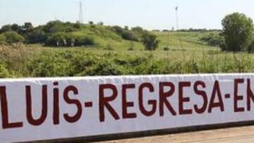 El 'Corriere dello Sport' publica las pancartas que colgaron los hinchas de la Roma pidiendo la marcha de Luis Enrique.