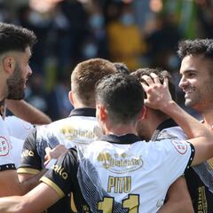 El 'milagro' Unionistas: de jugar en barro, a liderar la Primera RFEF