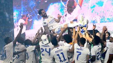 Isco fue manteado por sus compañeros en la fiesta de la Decimocuarta.