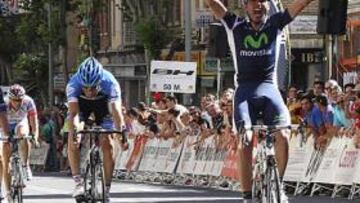 <b>VICTORIOSO. </b>Fran Ventoso alza los brazos tras cruzar la línea de meta de Salamanca: se proclamó campeón de España absoluto por primera vez en su trayectoria.
