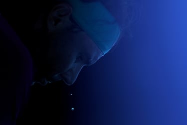 Primer plano de la cara de Rafa Nadal durante un saque en el partido frente a Adrian Mannarino del Abierto de Australia.    