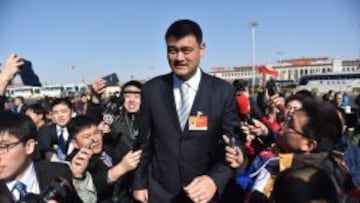 Yao Ming, a su llegada a la Conferencia Consultiva Pol&iacute;tica del Pueblo Chino.