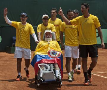 Otra de las personalidades más reconocidas del mundo del tenis fue este colombiano. Su principal reconocimiento llegó como sparring de importantes tenistas mundiales como por ejemplo Anna Kournikova, André Agassi o María Sharapova. En 2008 se vio obligado a retirarse para hacer frente a la ELA. Falleció el pasado mes de marzo a los 51 años.