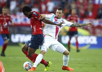 Con goles de Chará y Teófilo, Junior derrotó al DIM de visitante y retomó el liderato de la Liga con 31 puntos