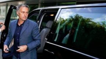 POCO HABLADOR. El técnico madridista no quiso hacer declaraciones a su entrada en la sede de la UEFA.