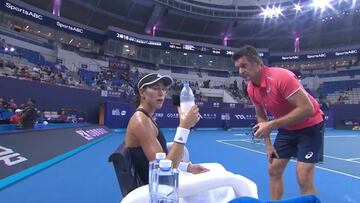 Lío de Muguruza: discute con su técnico y se encara con la cámara