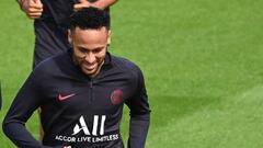 Paris Saint-Germain&#039;s Brazilian forward Neymar attends a training session of French L1 football club Paris Saint-Germain in Saint-Germain-en-Laye, near Paris, on August 10, 2019. (Photo by DOMINIQUE FAGET / AFP)