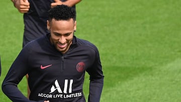 Paris Saint-Germain&#039;s Brazilian forward Neymar attends a training session of French L1 football club Paris Saint-Germain in Saint-Germain-en-Laye, near Paris, on August 10, 2019. (Photo by DOMINIQUE FAGET / AFP)