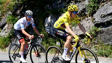HAUTACAM, FRANCE - JULY 21: (L-R) Tadej Pogacar of Slovenia and UAE Team Emirates - White Best Young Rider Jersey and Jonas Vingegaard Rasmussen of Denmark and Team Jumbo - Visma - Yellow Leader Jersey compete in the breakaway during the 109th Tour de France 2022, Stage 18 a 143,2km stage from Lourdes to Hautacam 1520m / #TDF2022 / #WorldTour / on July 21, 2022 in Hautacam, France. (Photo by Tim de Waele/Getty Images)