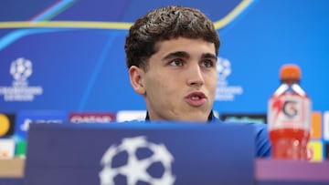 Barcelona�s defender Pau Cubarsi gives a press conference on the eve of their UEFA Champions League last 16 second leg football match against Newcastle United at the Joan Gamper training ground in Sant Joan Despi, near Barcelona, on March 17, 2026. (Photo by Josep LAGO / AFP)