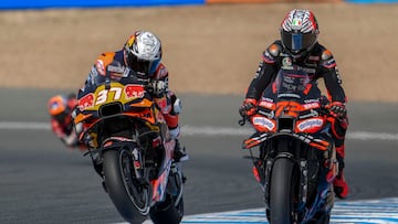 Acosta (37) dépassant Bezzecchi (72).