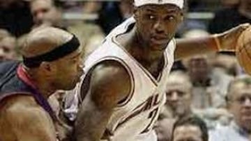 <b>FUERA DE PLAYOFFS.</B> LeBron no ha podido clasificar a Cleveland para los playoffs, algo que sí ha hecho Anthony con Denver.