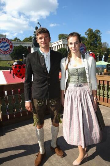 Thomas Mueller con Lisa Mueller.